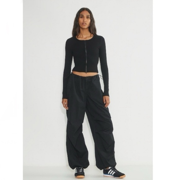 Aritzia TNA Parachute Lightweight Pants Black - Picture 1 of 8